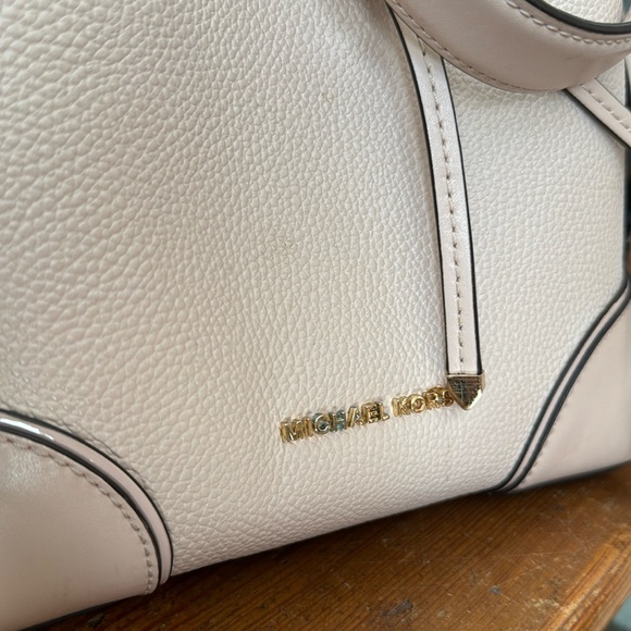 Michael Kors Pale Pink/Gold Bucket Bag - Picture 3 of 13